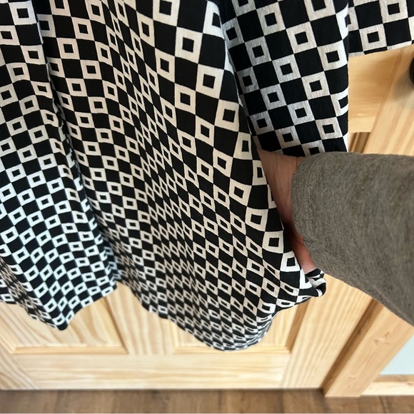 Joseph Ribkoff Cubic Peacoat. Size 4. - Picture 5 of 15